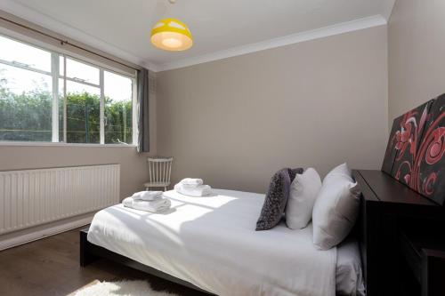 Fantastic 2BD Garden Flat in South London! - image 6