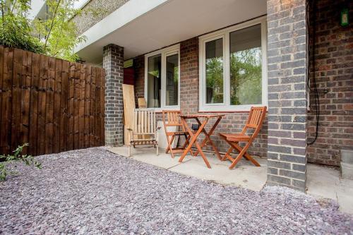 Modern Central 1BD Flat in Clerkenwell - sleeps 4! - image 10