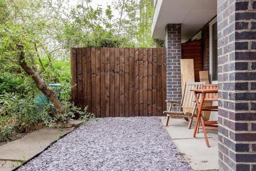 Modern Central 1BD Flat in Clerkenwell - sleeps 4! - image 14