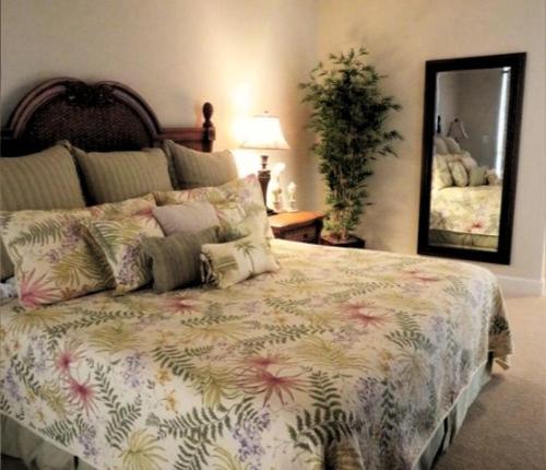 Exceptional Vacation Home in Destin at Harbor Landing condo - image 2