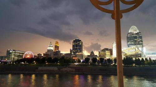 Holiday Inn Express & Suites Cincinnati Riverfront, an IHG Hotel in Covington, USA