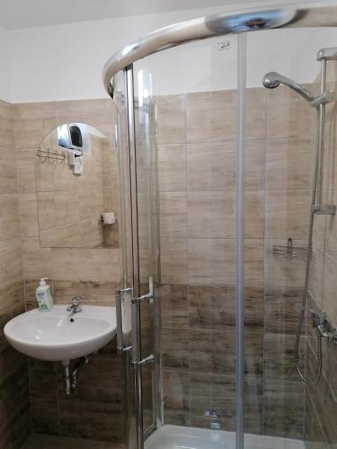 Viola Apartmanház - image 12