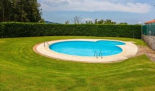 Bonita casa con jardin y piscina