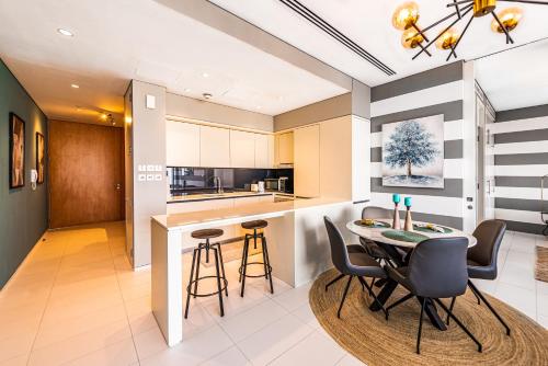 Index Tower by Radiance Vacation Stays 43rd Floor - image 2
