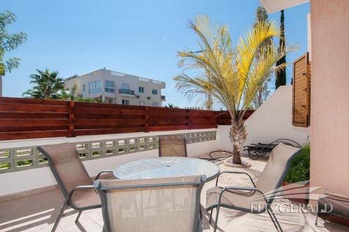 1 bedroom garden flat, sleeps 4