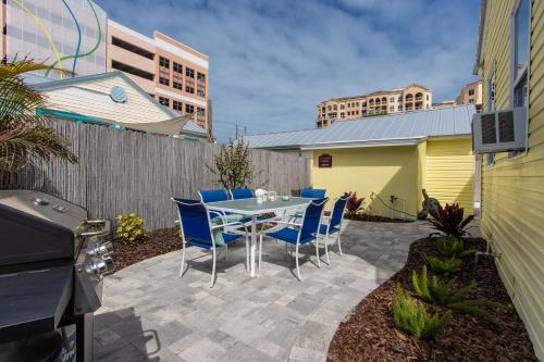 Frenchy's Cottages on East Shore 482 - Luxury Boutique Coastal Accommodation home - main image