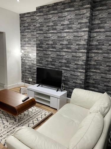 Potters Lodge, Oldham, Manchester by Edl Ventures Ltd in Oldham