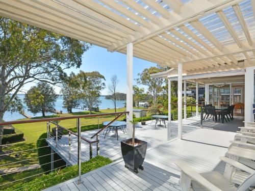 Lake Macquaries' Edgewater Lakehouse at Morisset Memories