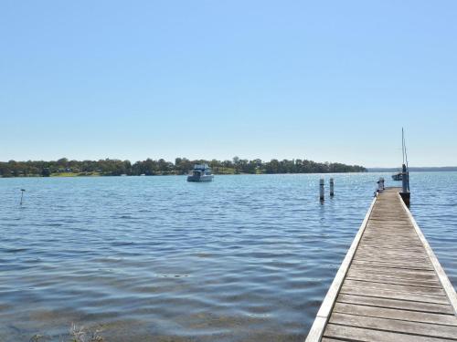 Lake Macquaries' Edgewater Lakehouse at Morisset Memories