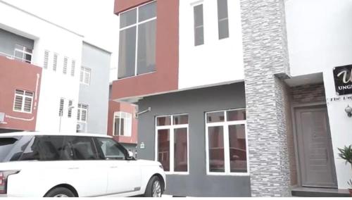 UNGESS LUXURY APARTMENT