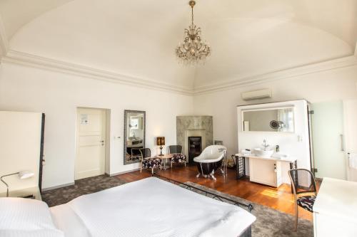 Deluxe Double Room with Bath