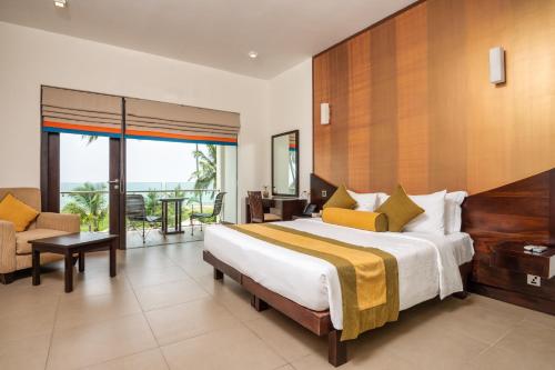 Deluxe Double Room with Sea View image 9