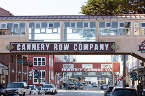 Holiday Inn Express Monterey - Cannery Row