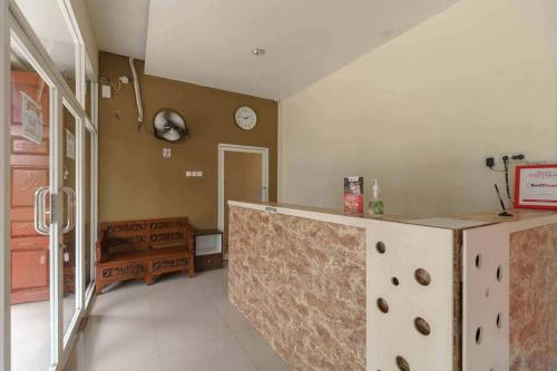Exterior view, RedDoorz near RS Adam Malik Medan 2 in Medan Tuntungan