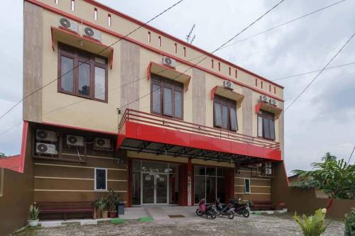 Exterior view, RedDoorz near RS Adam Malik Medan 2 in Medan Tuntungan