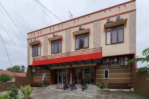 Entrance, RedDoorz near RS Adam Malik Medan 2 in Medan Tuntungan