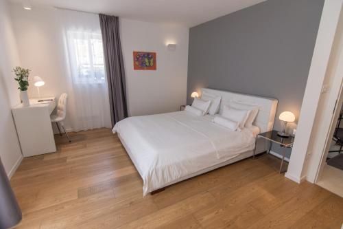 Comfort Double Room with Balcony -  Radmilovica Street 39