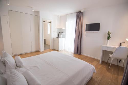 Comfort Double Room with Balcony -  Radmilovica Street 39