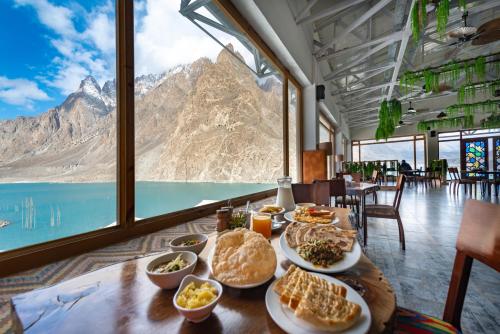 Luxus Hunza Attabad Lake Resort
