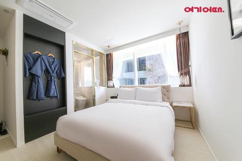 De Homme Hotel Room Type - Deluxe Double Room