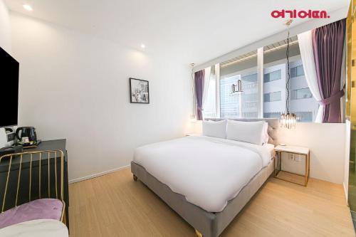 De Homme Hotel Room Type - Standard Double Room