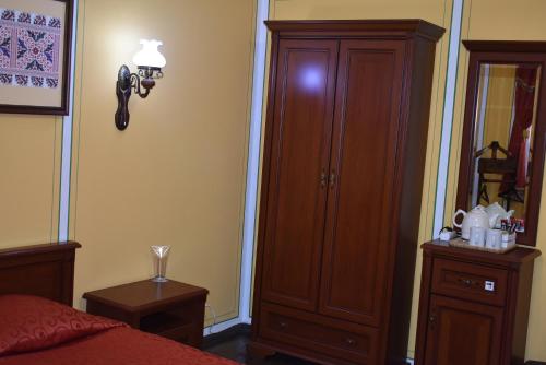 Family Hotel at Renaissance Square - image 7
