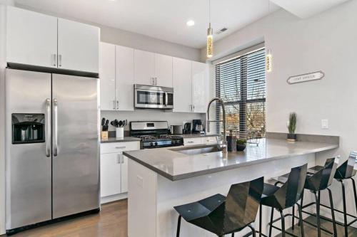 Cozy & Modern 3BR Apartment - Division 201W 301W REP in Wicker Park
