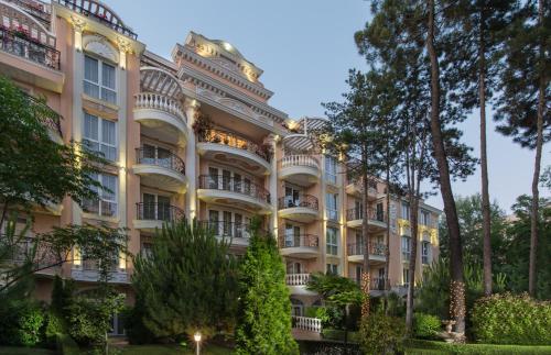Venera & Anastasia Palace Apartments - image 8
