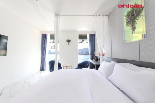 De Homme Hotel Room Type - Deluxe Double Room with Sea View