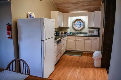 Brook Road Cabin in Goshen, USA