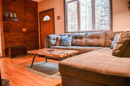 Brook Road Cabin in Goshen, USA