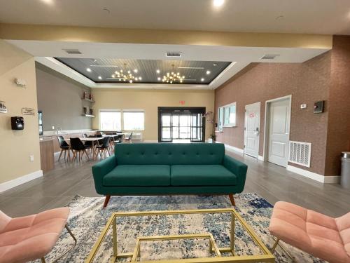 Lobby, Palace Inn Blue Houston East Beltway 8 in Cloverleaf