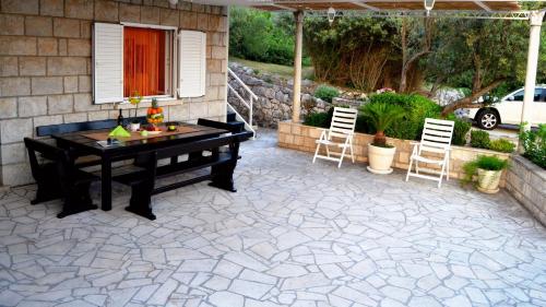  Apartments Lina in Brsečine