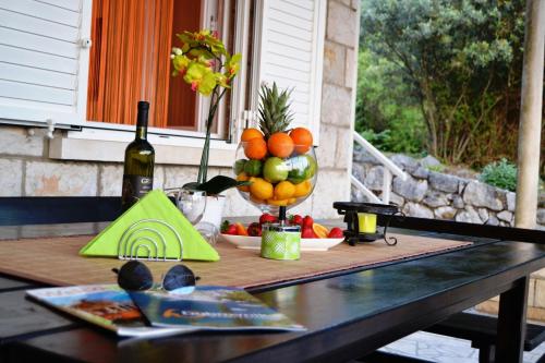  Apartments Lina in Brsečine