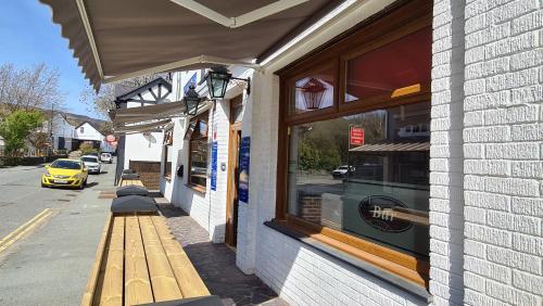 Entrance, Y Gwynedd Inn in Caernarfon