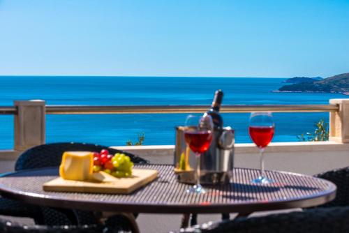 Two-Bedroom Apartment with Terrace and Sea View