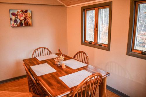 Brook Road Cabin - image 2