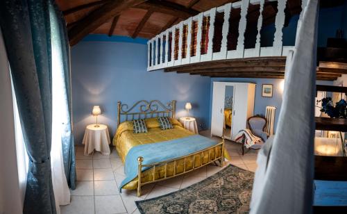 1 king bed, 1 twin bed