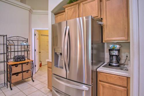 Sun-Soaked Villa with Pool - 17 Mi to Disney! - image 7