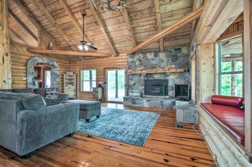 Rustic Woodville Getaway with Guest House! - image 3
