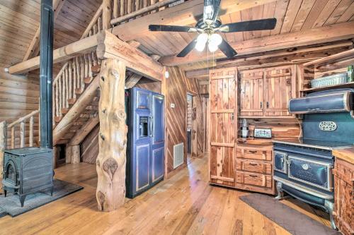 Rustic Woodville Getaway with Guest House! - image 7