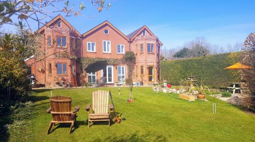 Mandalay Holiday Home - Amesbury