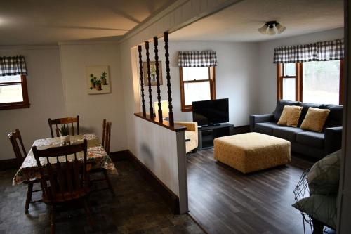 Brook Road Townhouse - image 4