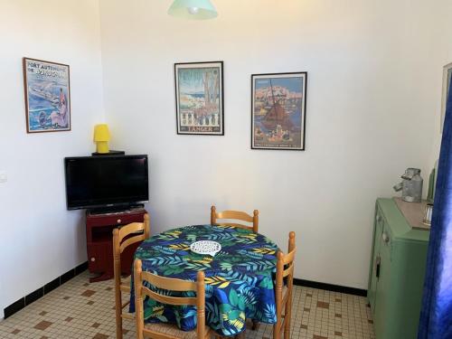 House with 2 bedrooms in Soulac sur Mer with enclosed garden 200 m from the beach - main image