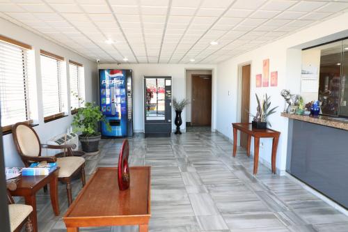 Columbus (NE) Econo Inn 3-Star Hotel lobby