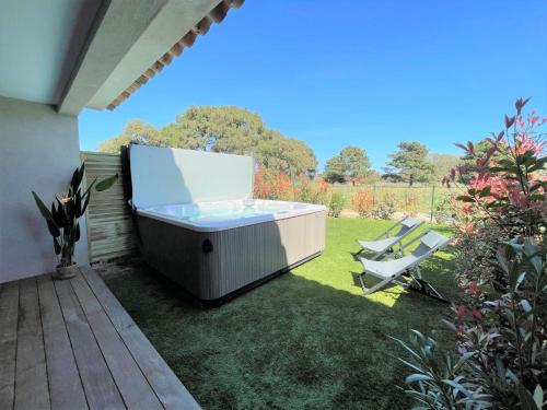 Villa avec jaccuzi acces plage a pied dans residence haut de gamme gîte à louer Cala Rossa