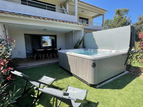 Villa avec jaccuzi acces plage a pied dans residence haut de gamme