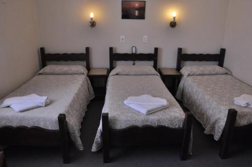 3 twin beds