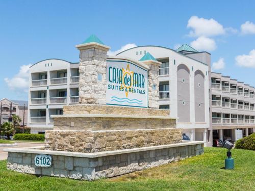 Right on the Seawall Beach Heated Pool BBQs - Mi Casa es Su Casa! - image 7