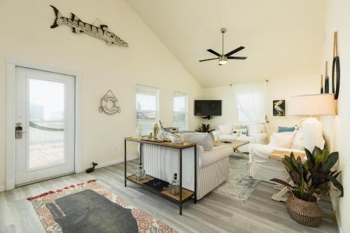 Simmerin Down Now by the Seashore with Gulf and Intracoastal Views! - main image